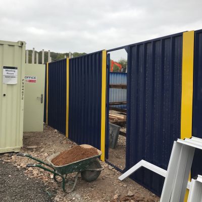 Stahlwand-Bauzaunsystem für hohe Beanspruchung Stahlwand-Bauzaunsystem für hohe Beanspruchung