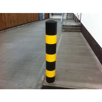 Gelb-schwarze Poller Gelb-schwarze Poller