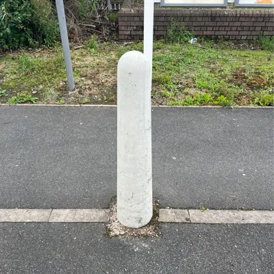 Poller aus vorgefertigtem Beton Poller aus vorgefertigtem Beton
