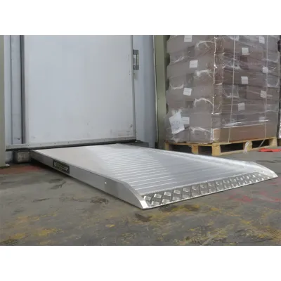 Flachprofil-Containerrampe aus Aluminium Flachprofil-Containerrampe aus Aluminium