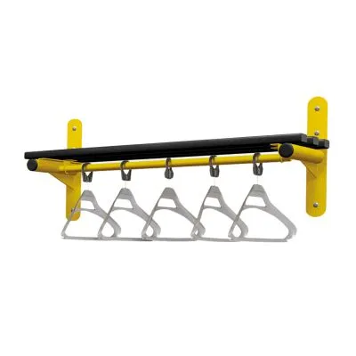 Wandmontiertes Regal und Stange für Garderobe Wandmontiertes Regal und Stange für Garderobe