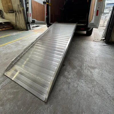 Standard-Laderampe für Transporter Standard-Laderampe für Transporter