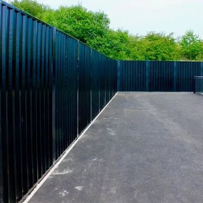 Stahlwand-Zaunsystem zur Bodenmontage Stahlwand-Zaunsystem zur Bodenmontage